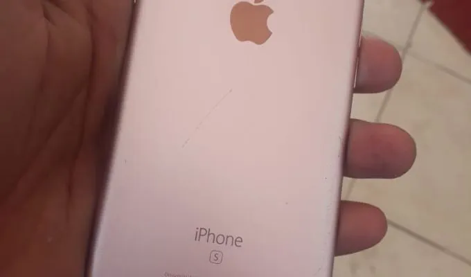 iPhone 6s - photo 2