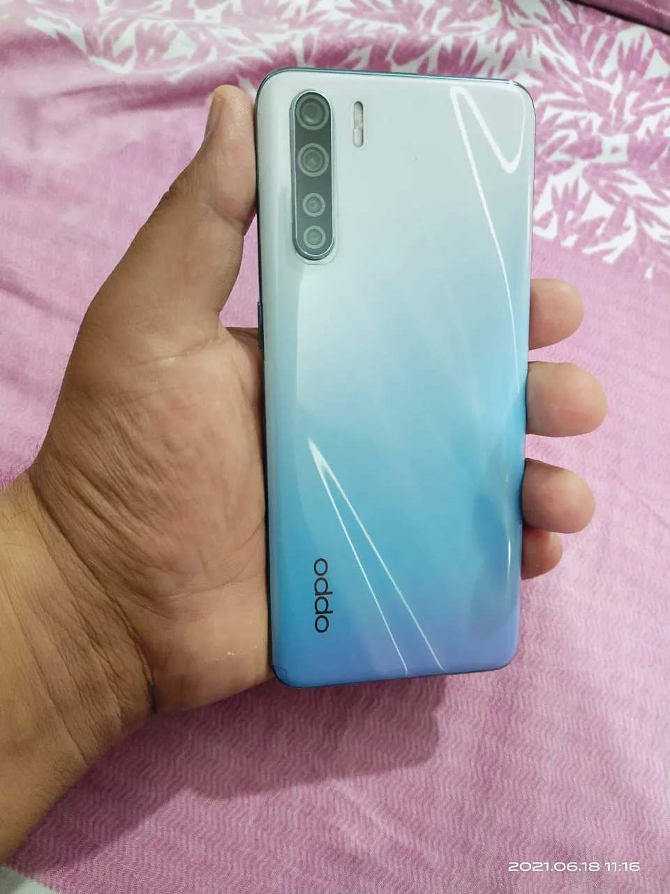 OPPO F15 - photo 1