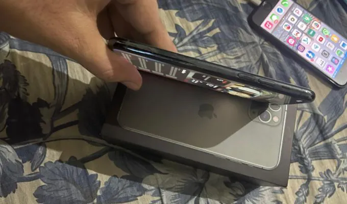 iPhone 11 pro non pta - photo 3