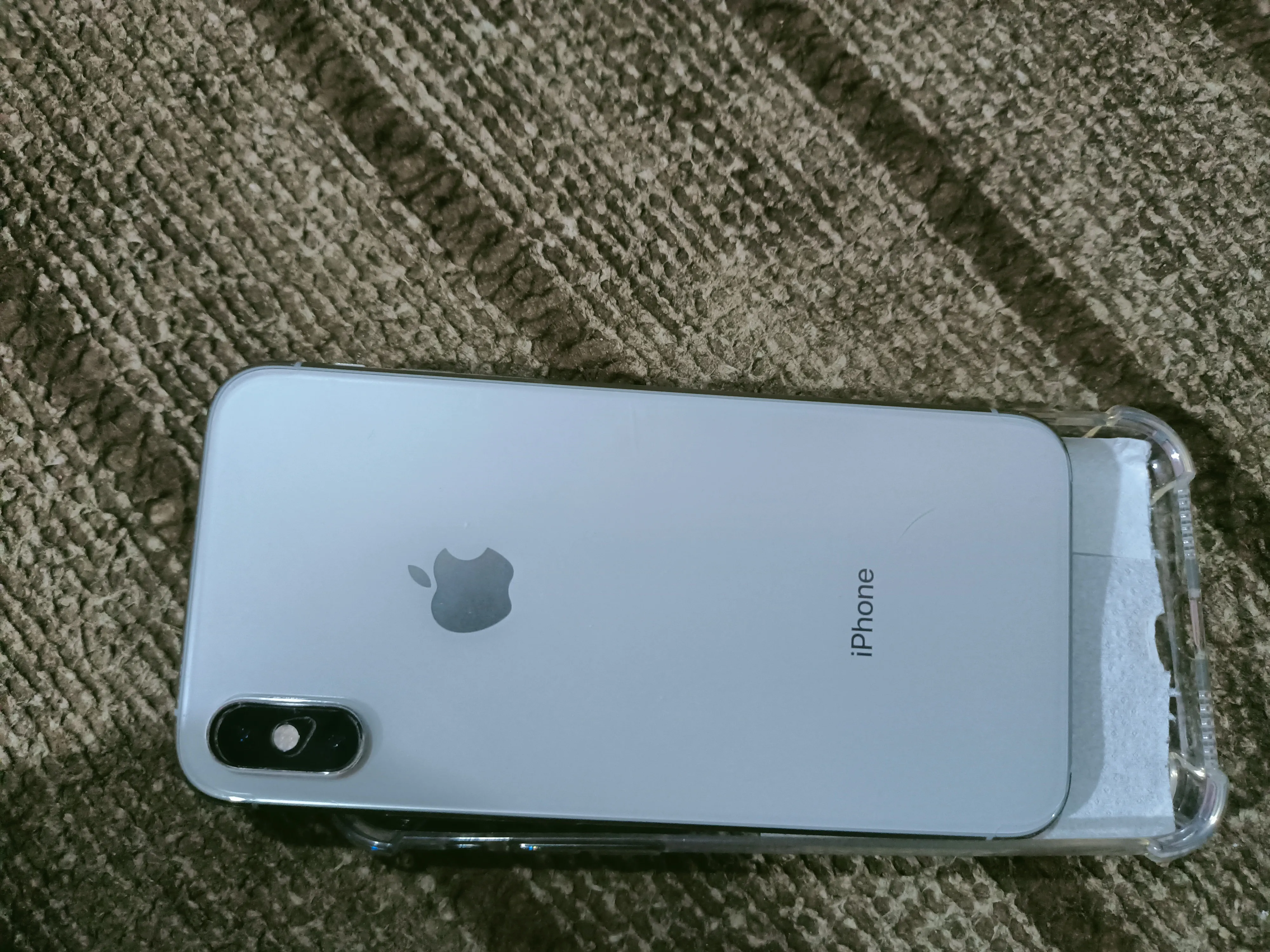 iPhone XS - photo 1