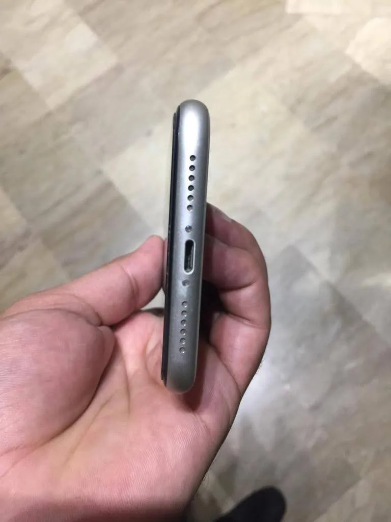 iPhone 11 - photo 3