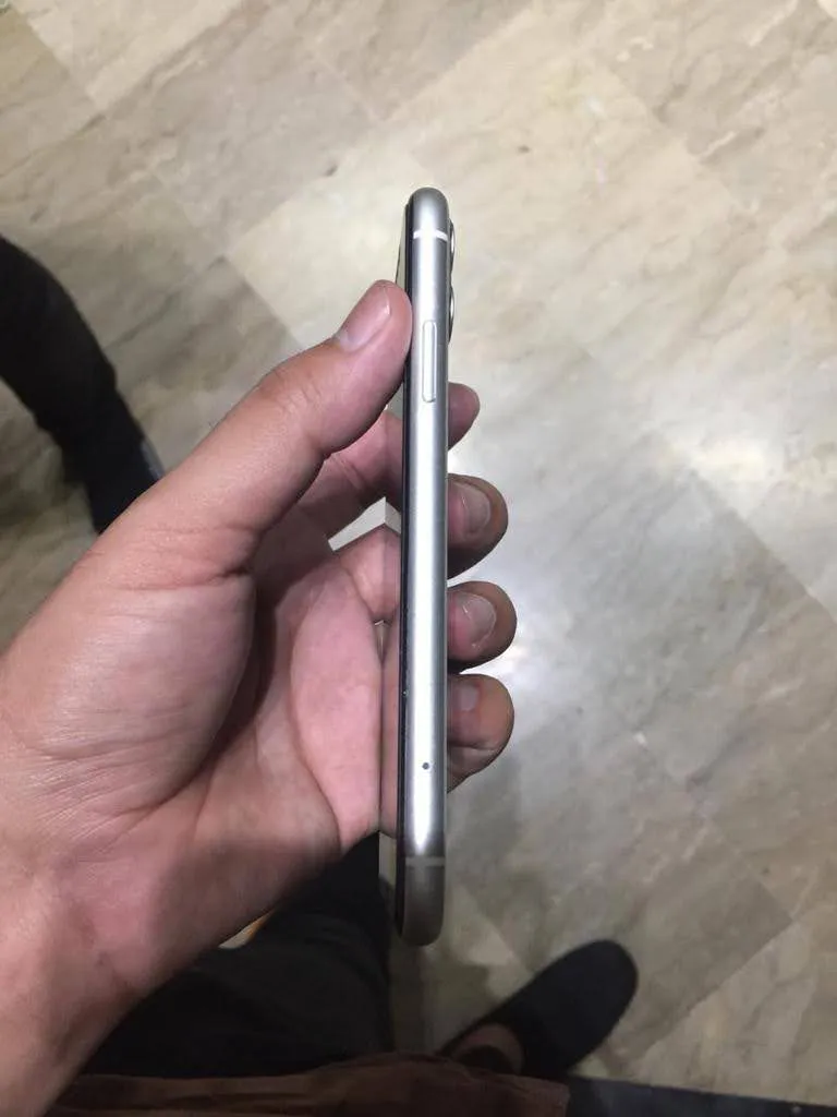 iPhone 11 - photo 2