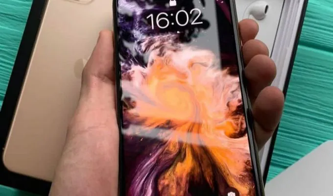 iPhone 12 pro max - photo 2