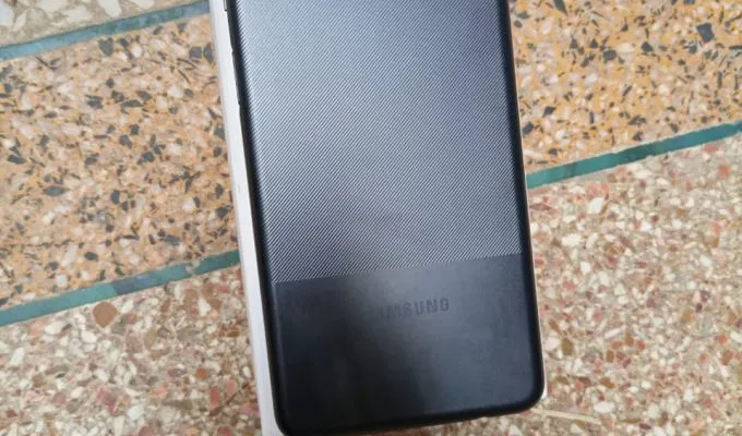 Selling Samsung Galaxy A12 - photo 1