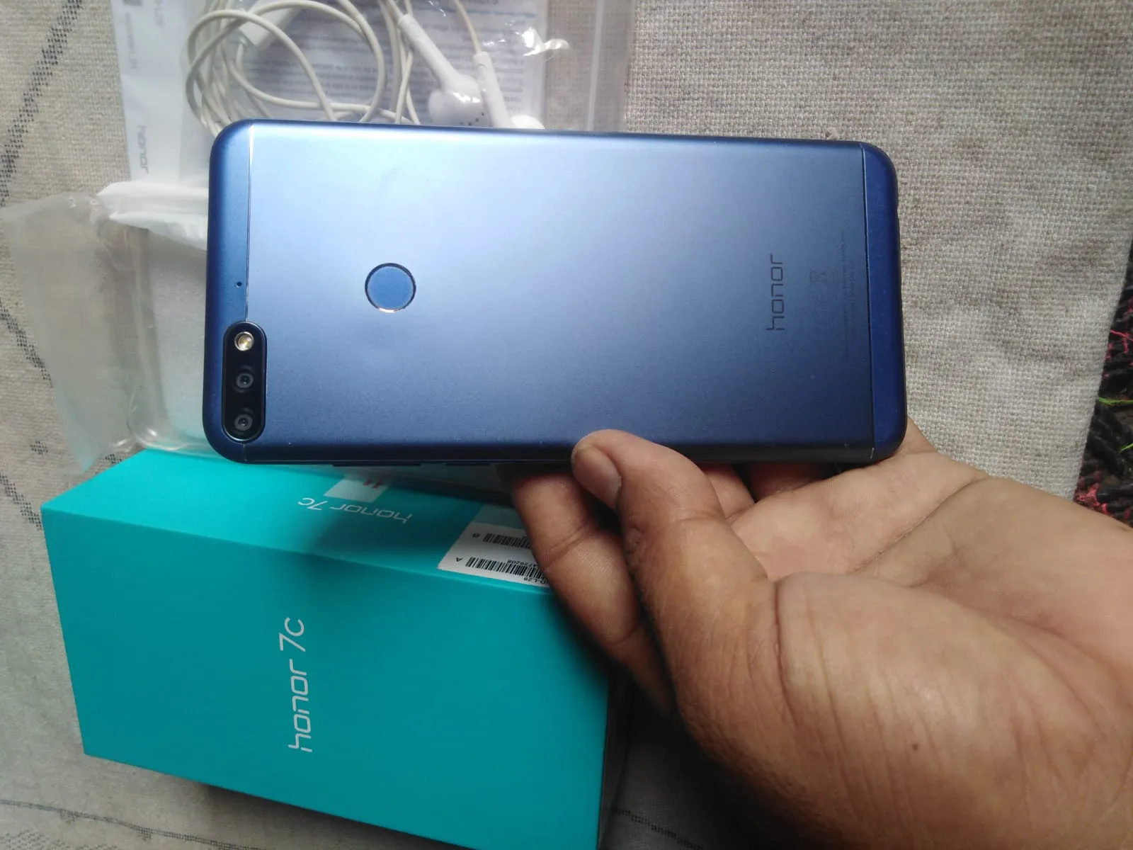 Honor 7C - photo 1