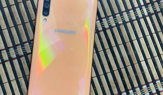 Samsung Galaxy A70 (6/128) - photo 1