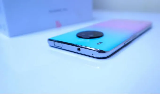 Y9a under warranty 10/10 condition - photo 1