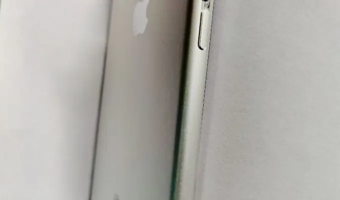 iPhone 6s 64gb and charger - photo 1