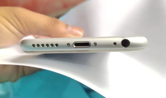 iPhone 6s 64gb and charger - photo 2