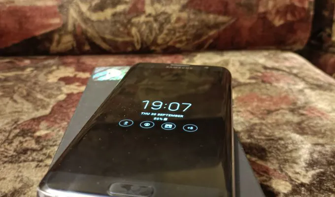 Samsung Galaxy S7 Edge with VR Gear - photo 2