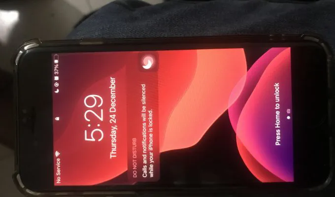 Iphone SE 2020 128 Gb in 10/10 conditon - photo 3