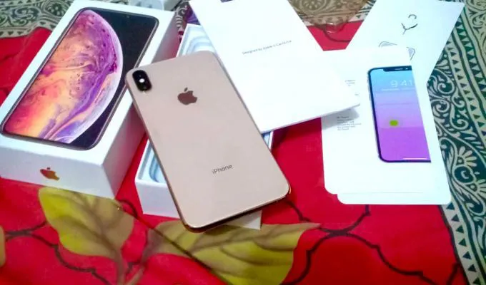 iPhone Xs Max - photo 2