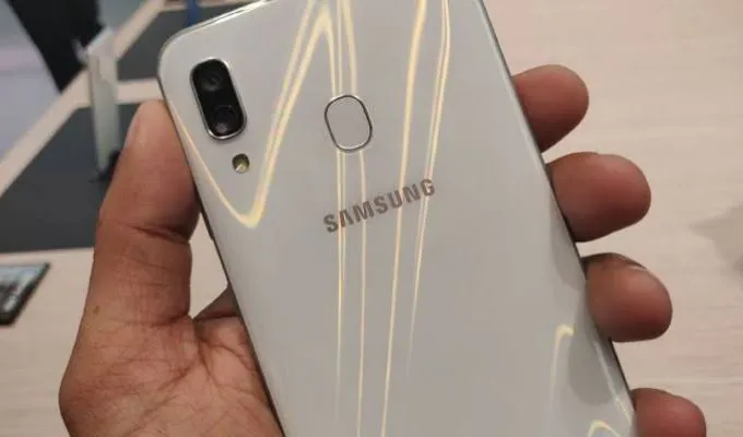 Samsung A30 - photo 2