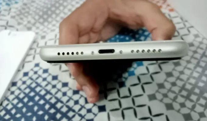 Iphone 11 64 GB - photo 2