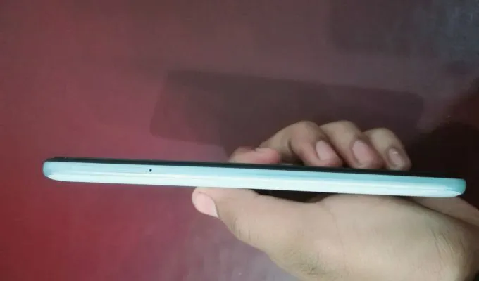 Samsung galaxy a31 white colour with airpords - photo 1