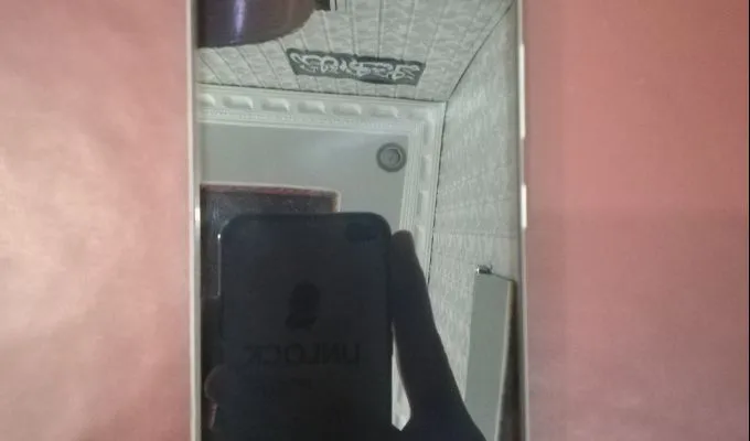 Samsung galaxy a31 white colour with airpords - photo 3