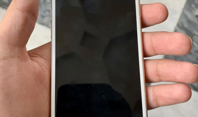 iPhone 6s - photo 1