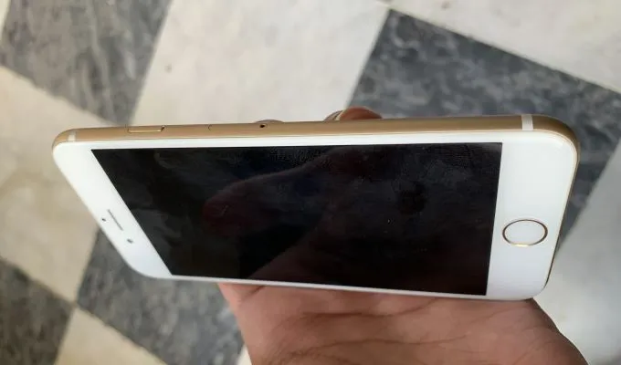iPhone 6s - photo 2