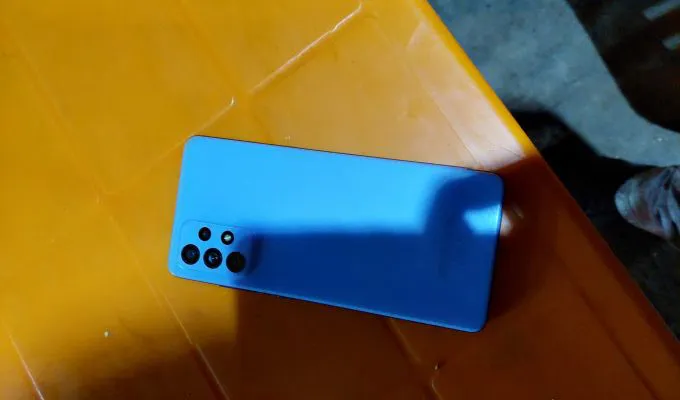 Samsung galaxy A72 with box charger and 3 months warranty - photo 2