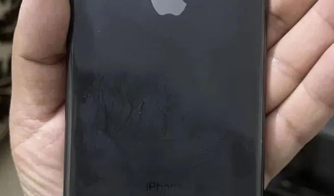 Scratchless iPhone 8 Plus 64 GB Grey 84 percentage battery health - photo 2