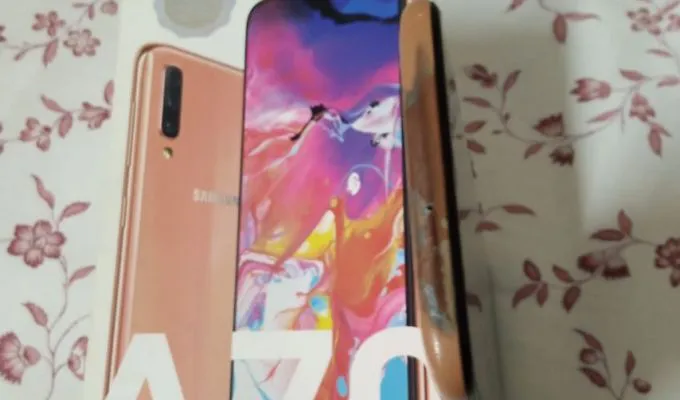 Samsung Galaxy A70 - photo 1
