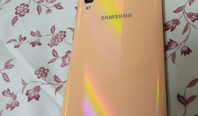 Samsung Galaxy A70 - photo 2