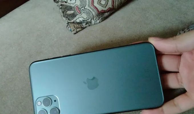 iPhone 11 Pro Max - photo 1