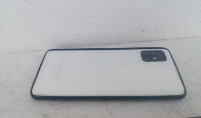 Samsung Galaxy A51 good condition no scratches - photo 2