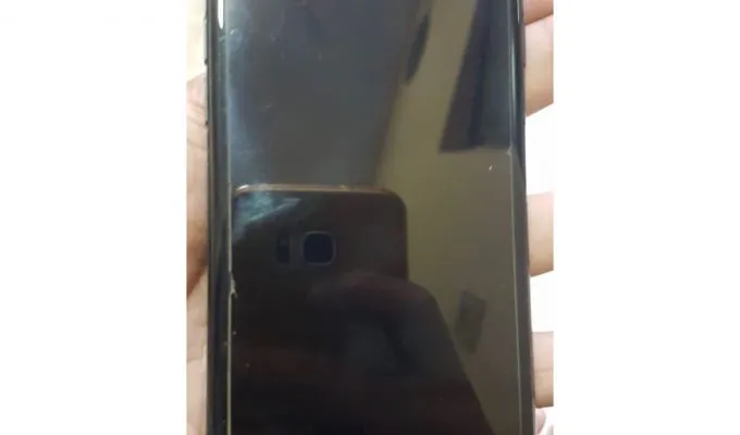 iPhone 8 - photo 1