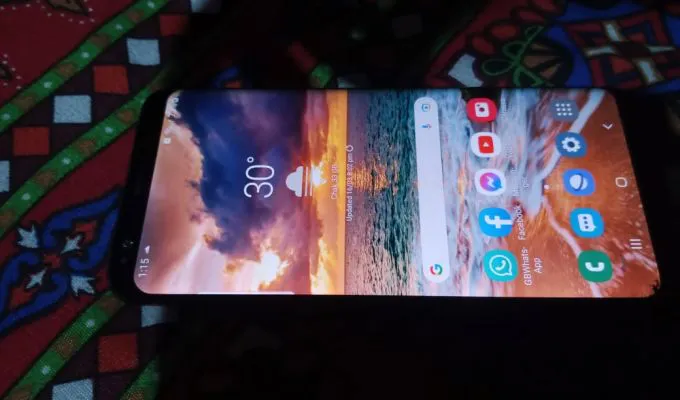 Samsung S8 - photo 1