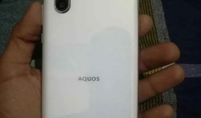 Sharp Aquos R2 gaming phone - photo 1