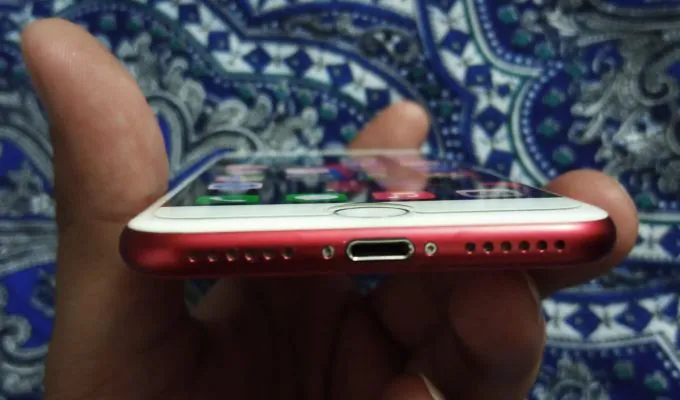 Iphone 7 Red edition - photo 3
