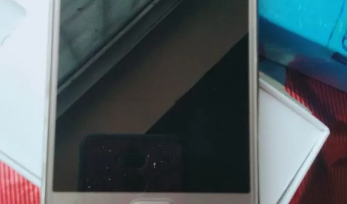Samsung Galaxy J7 Core - photo 2