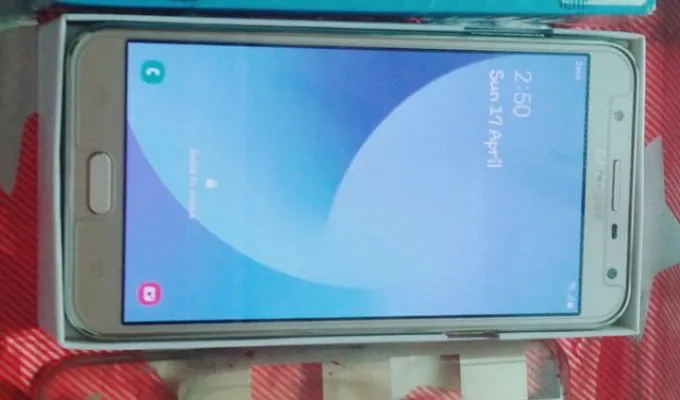 Samsung Galaxy J7 Core - photo 1