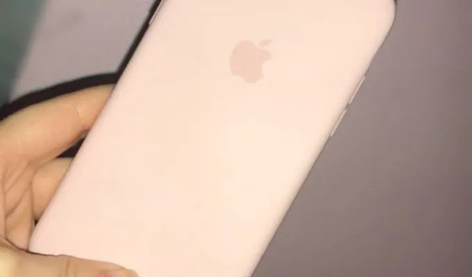 Selling iPhone XS in 10/10 condition - photo 1