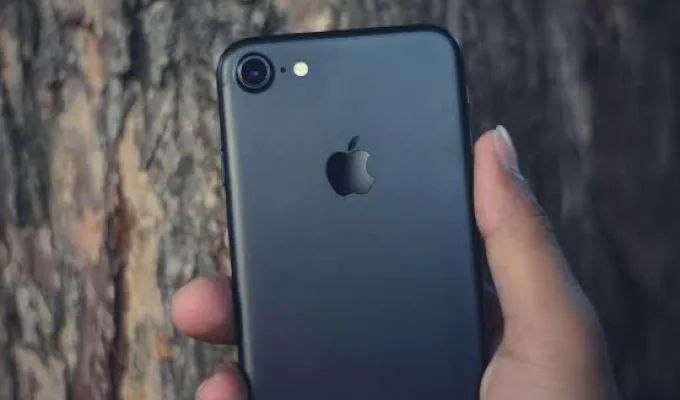 iPhone 7 - photo 2