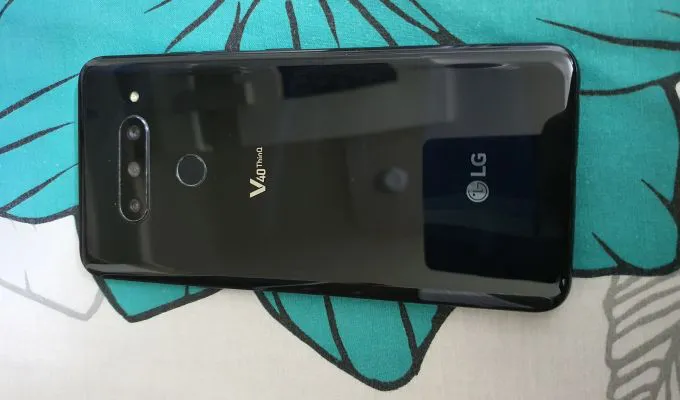 Lg v40 thinq slightly used - photo 1