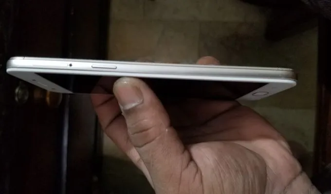 Oppo A57 in v.Gud Condition With Original Box - photo 2
