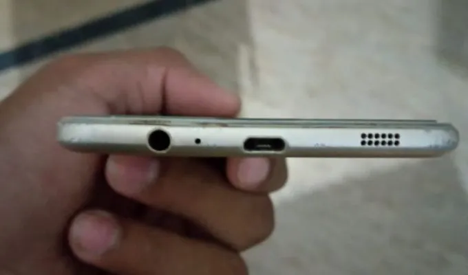 Samsung Galaxy C7 - photo 2