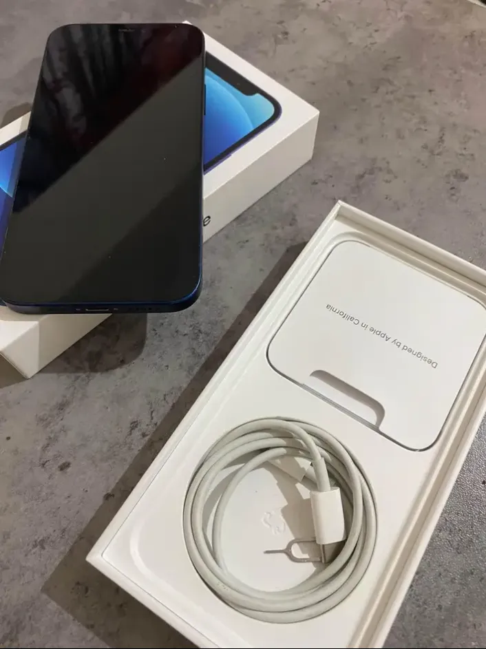 iPhone 12 - photo 1