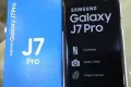 Samsung galaxy J7 pro (3gb/32gb) box pack - Photos