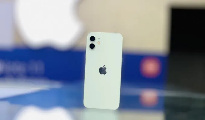 iPhone 12 - photo 1