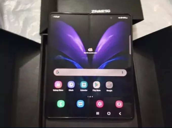 samsung z fold 2 10/10 condition black 9-10 month warranty - photo 3