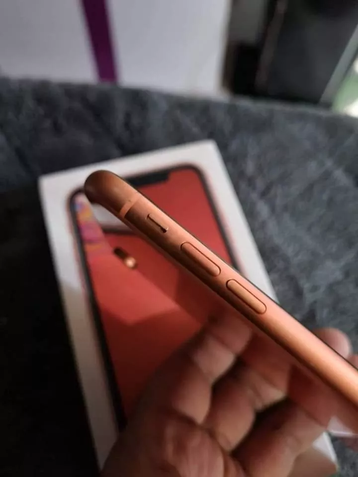 iphone Xr - photo 2