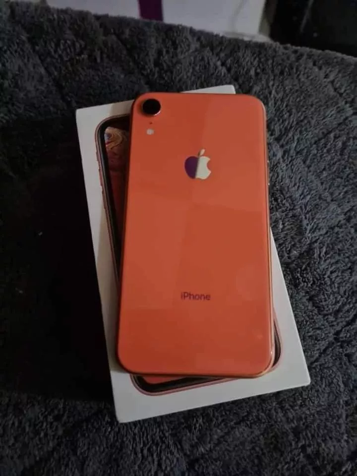 iphone Xr - photo 1