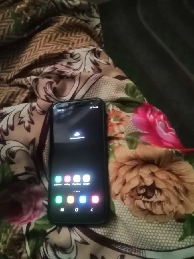 Samsung j6 3gb 16gb used - photo 2