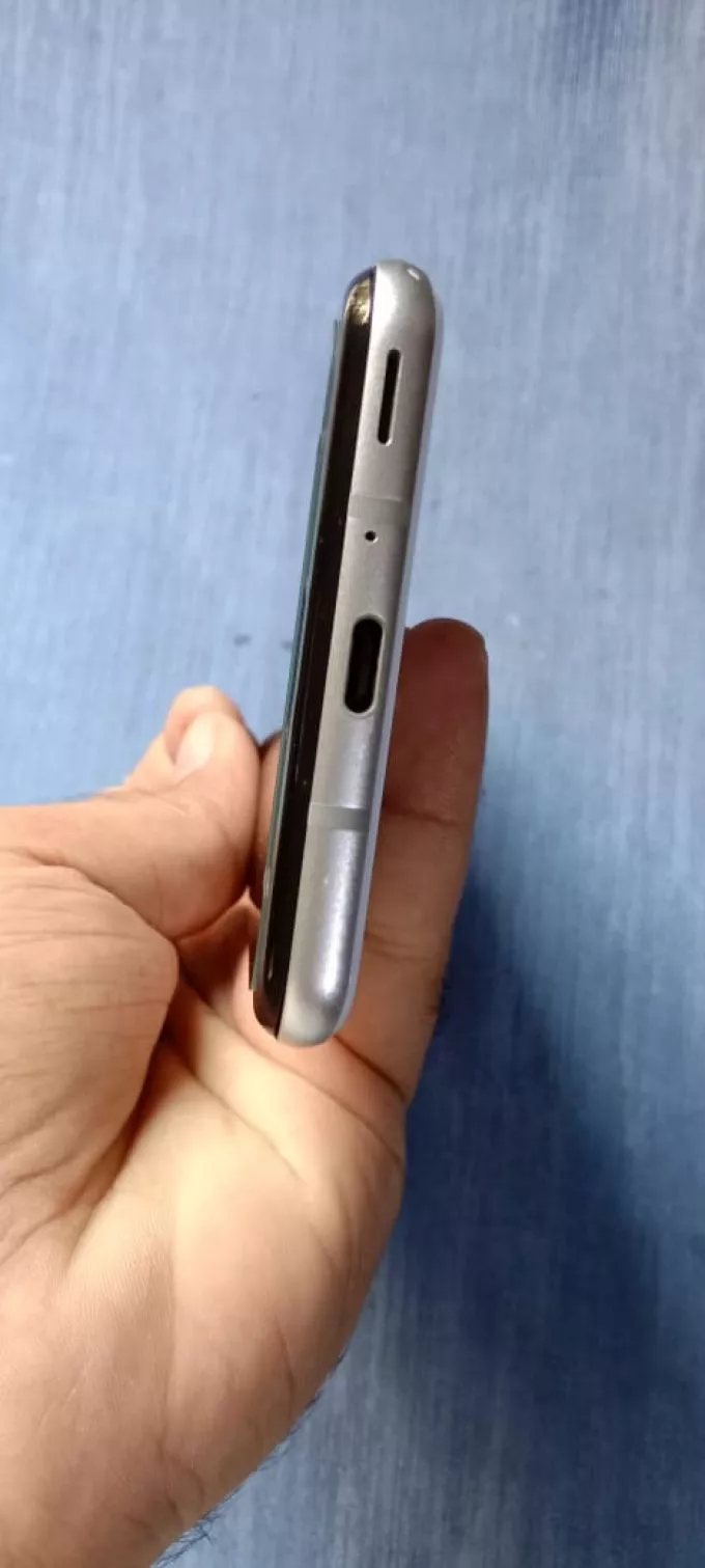 AQUOS R3 6/128 non pta - photo 2