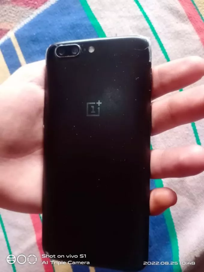 OnePlus 5 - photo 1