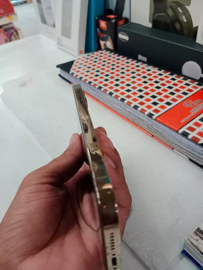 12 pro Max PTA approved 256gb Gold 10/10 condition - photo 3