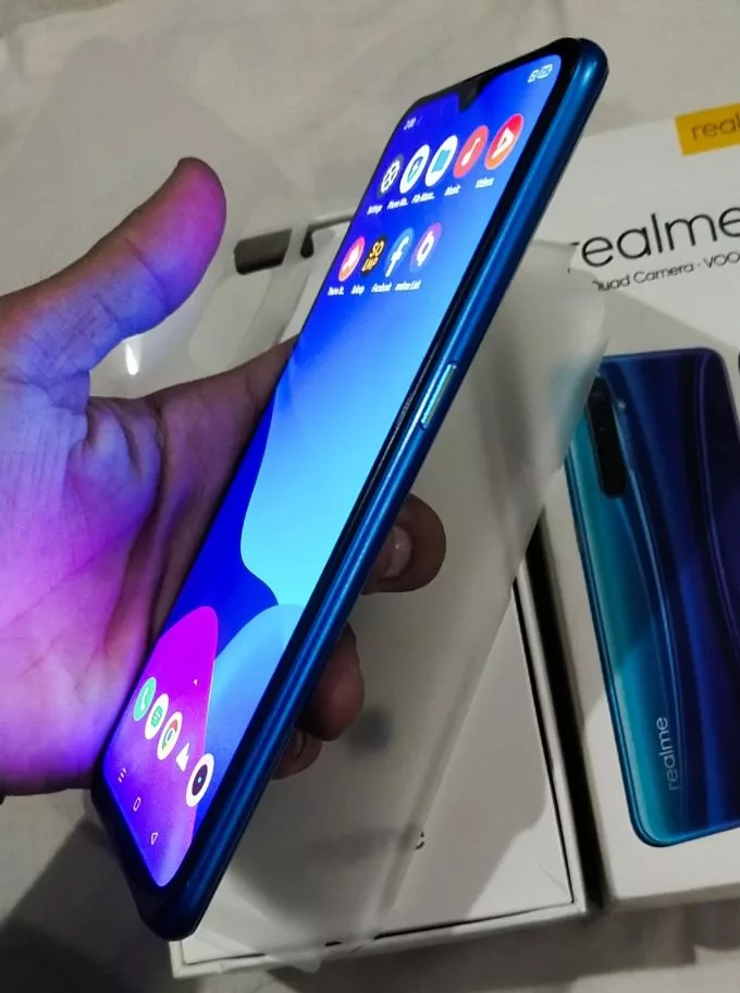 Realme XT 8/128 - photo 1